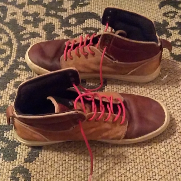 Shoes - Picture 2 of 7